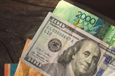 На KASE доллар продается выше отметки 454 тенге