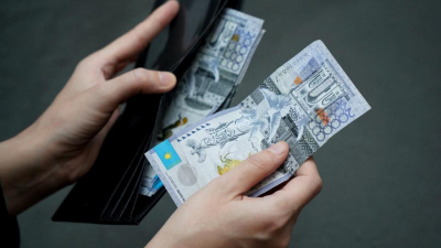 Казахстанцы стали жаловаться в Минторговли на отказ продавцов принимать &quot;безнал&quot;