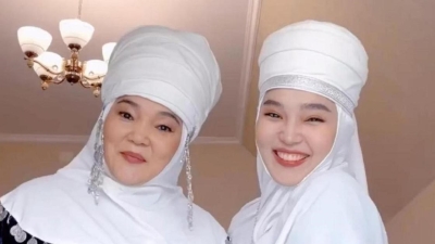 Жанар Айжанова и Айжулдыз Адайбекова появились в кимешеках и восхитили фанатов (видео)