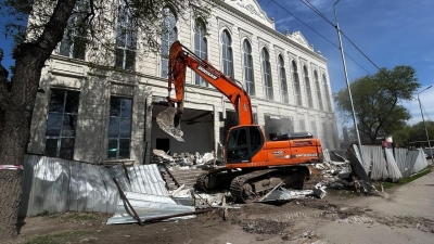 Крупный ресторан сносят в Алматы по решению суда