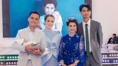 Внука Розы Рымбаевой показали на праздновании его бесик-тоя