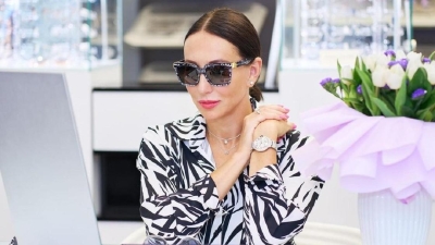 "Боже! Держите меня семеро!": Алика Смехова в эффектном аутфите потрясла фанатов