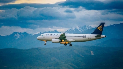 Air Astana могут оштрафовать на миллиарды тенге из-за высоких цен на билеты