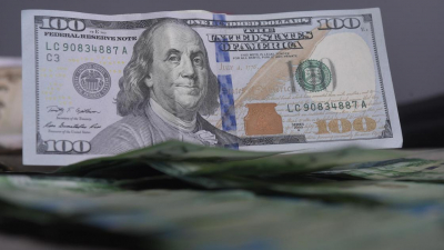 Центробанкам придется смириться с инфляцией, заявили в МВФ