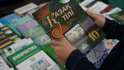 Кошанов ответил на предложение депутата сократить часы русского языка в школах