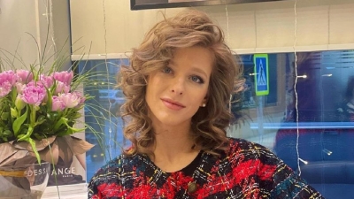 "Галина Сергеевна повзрослела": Лиза Арзамасова показала кадр со съемок новых "Папиных дочек"