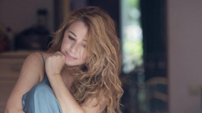 "С годами все хорошеете": 58-летняя Алена Апина пленила чувственным образом