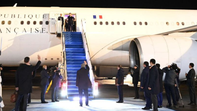 Касым-Жомарт Токаев лично проводил Эмманюэля Макрона в аэропорту