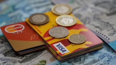 Слухи о продаже банковских карт на территории России прокомментировали в АРРФР