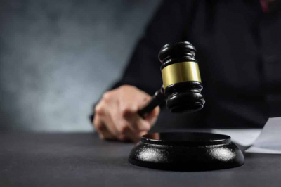 Во Франции врача осудили за изнасилование сотен детей