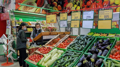 &quot;Урезаем бюджет, откладываем&quot;: в Казахстане вновь подорожали продукты
