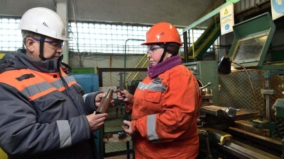 "Это сродни работе художника": сотрудница "АрселорМиттал Темиртау" &ndash; о работе токарем