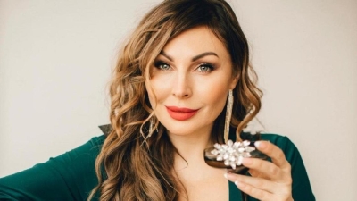 42-летняя звезда сериала "Счастливы вместе" стала мамой