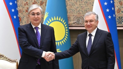 Токаев прибыл в Шымкент на встречу с Мирзиеевым