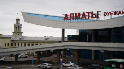 &quot;Какой-то кошмар&quot;: огромные очереди в аэропорту Алматы возмутили пассажиров