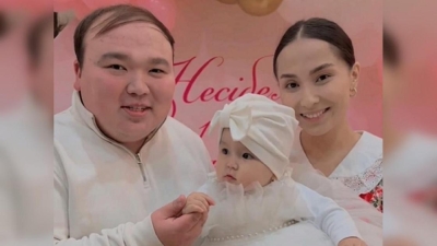 Дочери Рамазана Амантая провели обряд "тұсау кесу" (фото, видео)