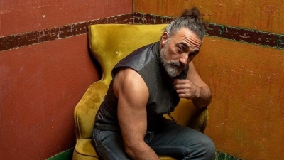 "Сколько харизмы": актер "Великолепного века" поразил фанатов стильным образом