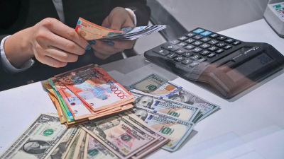 Курс доллара продолжил падение на бирже в Казахстане