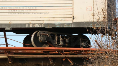 Из-за схода вагонов пять пассажирских поездов задержали в Улытауской области