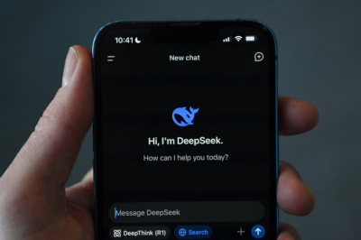 DeepSeek передает информацию о пользователях правительству Китая
