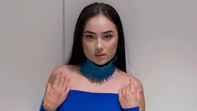 "Я бы женился": Анара Батырхан покрасовалась в платье с высоким разрезом (видео)