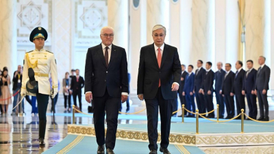 Токаев и Штайнмайер провели переговоры в расширенном формате