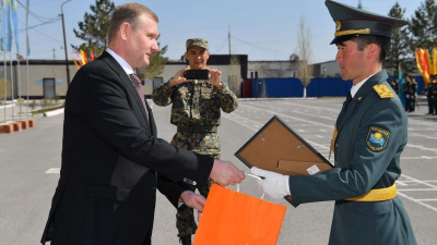 Гендиректор &quot;АрселорМиттал Темиртау&quot; поздравил военнослужащих