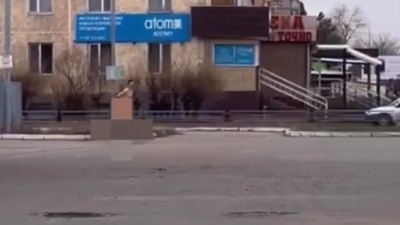 &quot;Женщины с детьми убегали в ужасе&quot;: голый мужчина разгуливал по Талдыкоргану (видео)