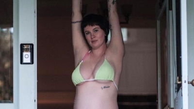 Беременная дочь Алека Болдуина устроила эпатажную вечеринку в стриптиз-клубе