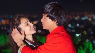 Признавшийся в любви жене на своем концерте Кайрат Нуртас растрогал соцсети (видео)