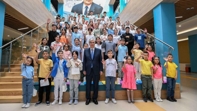 Токаев пообщался со школьниками и поделился, что поможет им добиться успехов в жизни