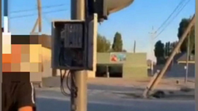 Подростки играли со светофором в Туркестанской области (видео)