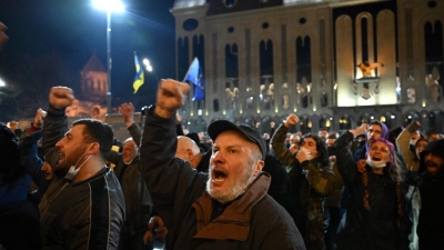 В Тбилиси протесты против закона об &quot;иноагентах&quot; переросли в столкновения с полицией