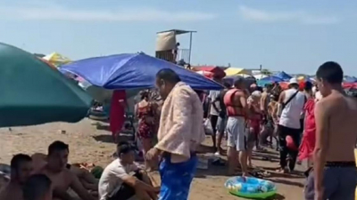&quot;Просто муравейник&quot;: переполненный отдыхающими пляж на Капшагае попал на видео