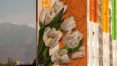 Белые тюльпаны стали символом нового жилого проекта в южной столице