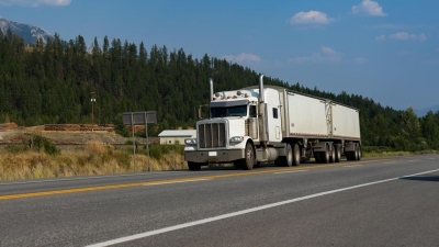 Смаилов поручил устранить барьеры для провоза груза из Китая