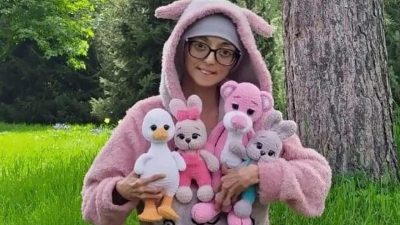 &quot;В следующий раз может не повезти&quot;: алматинке, вяжущей игрушки, нужна срочная операция