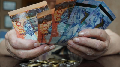 На сколько базовая пенсия меньше солидарной в Казахстане