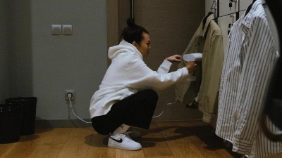 "Это уважение": Raim умилил Казнет, показав, как Ерке Есмахан гладит его вещи перед концертом