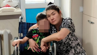 &quot;Помогите спасти ребенка&quot;: астанчанка пытается вылечить 7-летнего сына от рака
