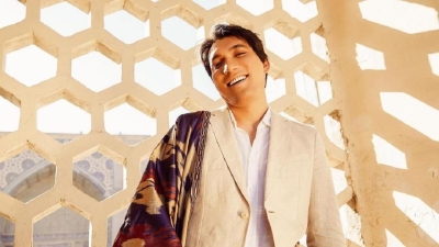 "В новом амплуа": Алишер Каримов представил "весенний" трек