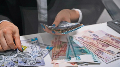 Могут ли российские коллекторы "выбивать" долги у казахстанцев, ответили в АРРФР