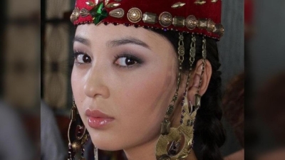 "Откуда такая красота?!": Алия Ануарбек в национальном наряде очаровала Казнет