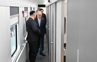 Токаев посетил завод по выпуску вагонов Stadler Kazakhstan