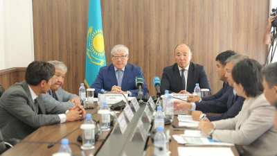 Берік Әбдіғалиұлы встретился с председателем правления холдинга "Байтерек" Канатом Шарлапаевым