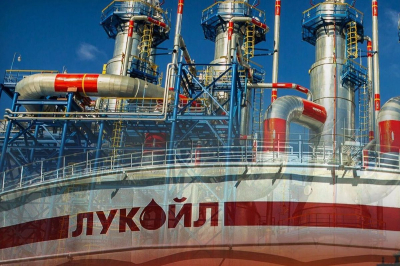 "Лукойл" распродает международные активы из-за западных санкций