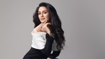 "Жгучая": оперная дива Зарина Алтынбаева в платье с открытыми плечами обворожила Сеть