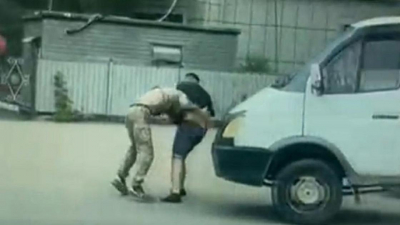 &quot;Не поделили дорогу&quot;: устроивших драку водителей арестовали в Астане (видео)