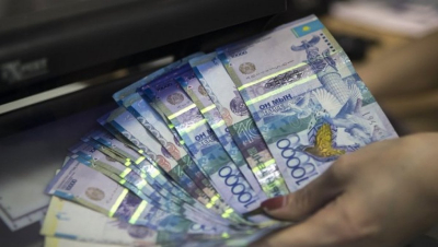 В Казахстане предлагают платить зарплату депутатам после их отставки