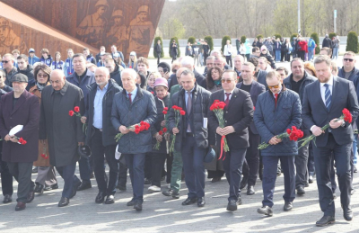 В Ржеве казахстанские дипломаты приняли участие в акции, посвященной Великой Победе
